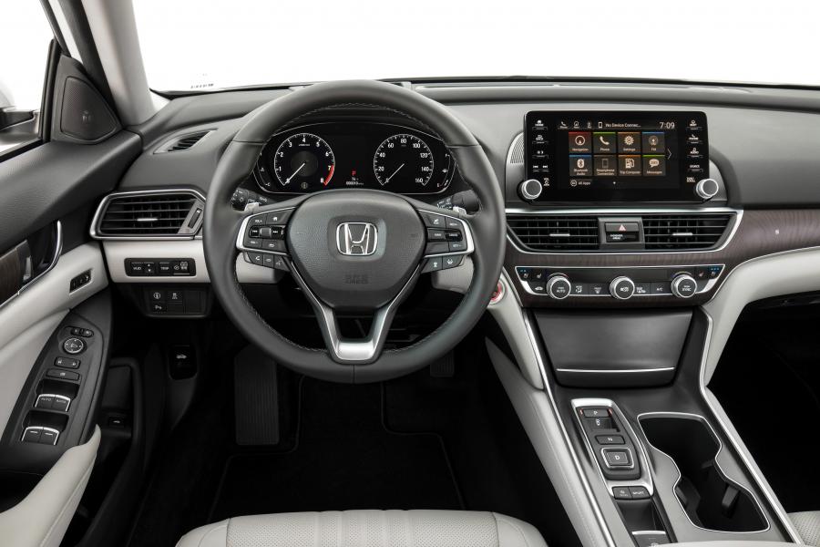 Торпедо Honda Accord Hybrid 2017 года  (NA) (фото 5 из 5)